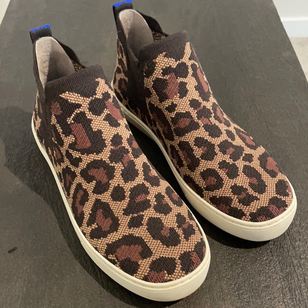 Wildcat Leopard retired rare 8 Rothys Chelsea boots.